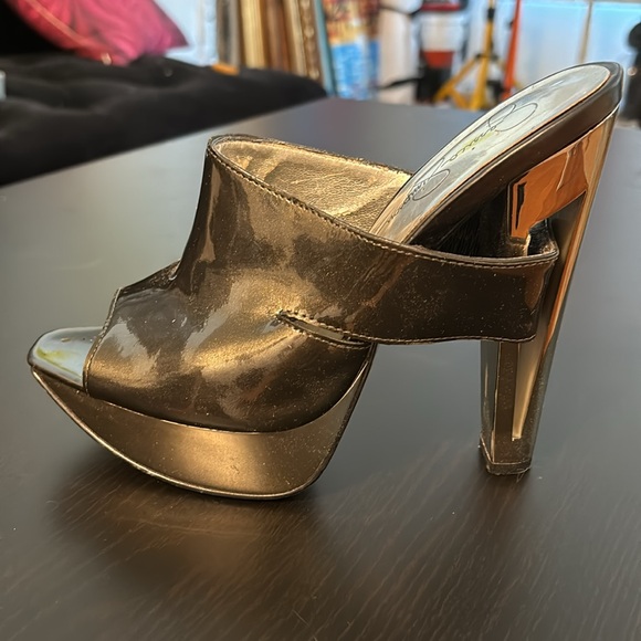 Jessica Simpson chrome platform sling back shoes. - Picture 4 of 8